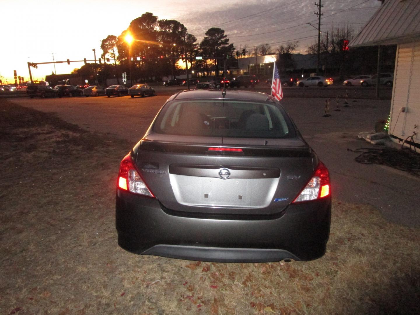 2015 Gray Nissan Versa 1.6 S 5M (3N1CN7AP1FL) with an 1.6L L4 DOHC 16V engine, 5-Speed Automati transmission, located at 2553 Airline Blvd, Portsmouth, VA, 23701, (757) 488-8331, 36.813889, -76.357597 - ***VEHICLE TERMS*** Down Payment: $599 Weekly Payment: $100 APR: 23.9% Repayment Terms: 42 Months *** CALL 757-488-8331 TO SCHEDULE YOUR APPOINTMENT TODAY AND GET PRE-APPROVED RIGHT OVER THE PHONE*** - Photo#6